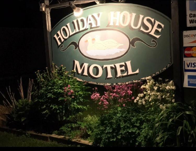 Holiday House Motel Hillsdale Екстер'єр фото